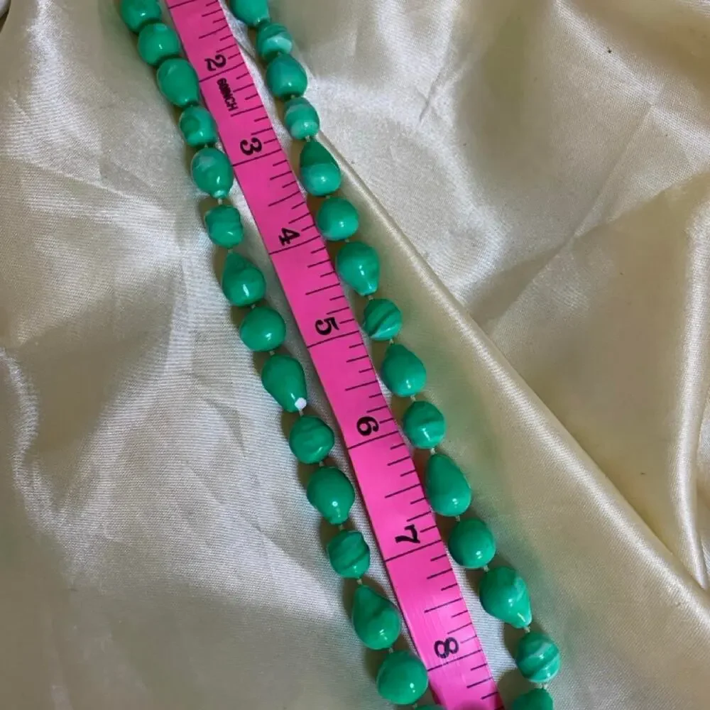 Vintage Lucite Turquoise Green Bead Lightweight Swirled Teardrop Beaded Necklace